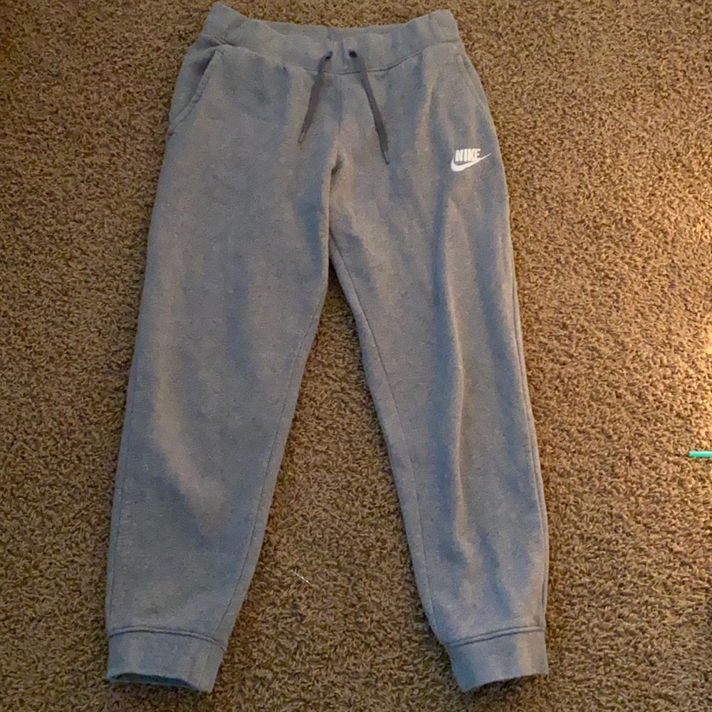 GREY NIKE SWEATPANTS